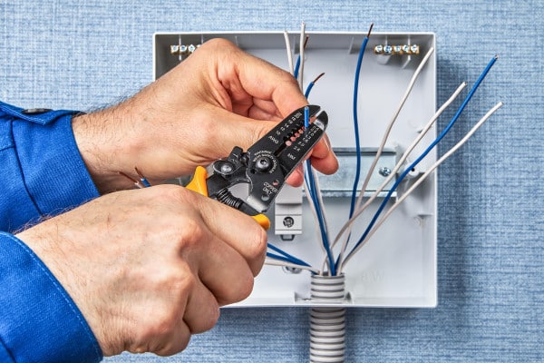 obtenez un chiffrage précis pour l'installation électrique de votre projet. découvrez nos services d'évaluation, des conseils personnalisés et des solutions adaptées à vos besoins. assurez la sécurité et l'efficacité de votre installation. demandez un devis dès maintenant!