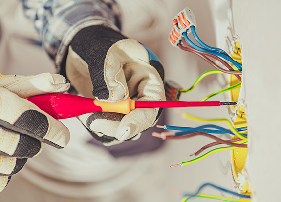 assurez la sécurité et la conformité de vos installations électriques grâce à nos vérifications décennales. découvrez l'importance de cette obligation légale, les étapes clés du processus et comment nos experts garantissent un service de qualité pour prévenir les risques associés aux installations électriques.