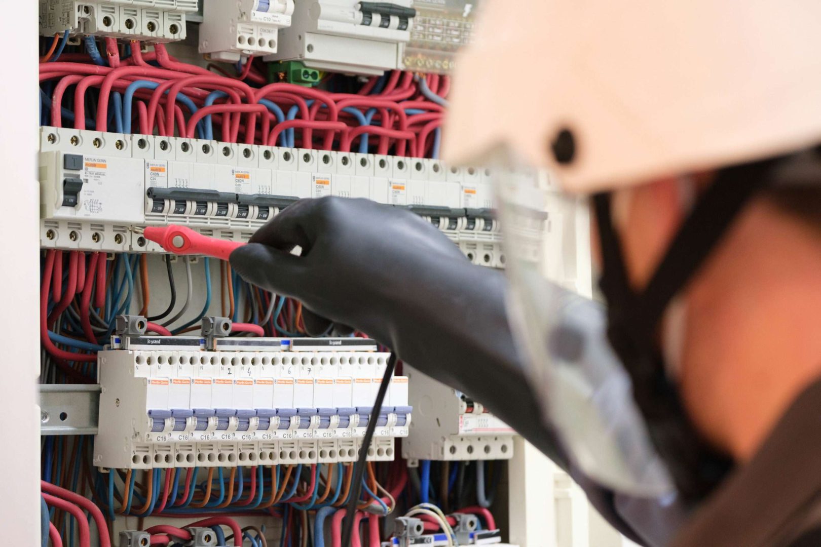 découvrez les avantages de la q18 en électricité et les démarches à suivre pour en bénéficier. optimisez votre installation électrique tout en respectant les normes en vigueur. informez-vous sur les solutions économiques et durables proposées par la q18.