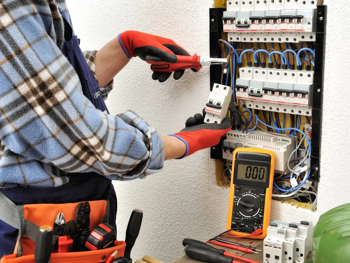 découvrez nos conseils pratiques pour l'installation électrique, incluant des astuces pour établir un budget réaliste. assurez la sécurité de votre habitat tout en maîtrisant vos dépenses.