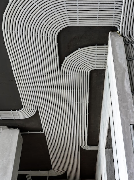 découvrez nos conseils et solutions pour réaliser l’installation électrique d’un plafond en béton : astuces, sécurité et choix du matériel pour une pose réussie.